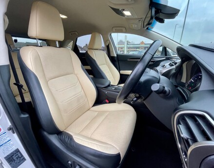 Lexus NX 300H PREMIER 60