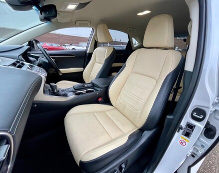 Lexus NX 300H PREMIER 62