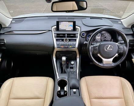 Lexus NX 300H PREMIER 2