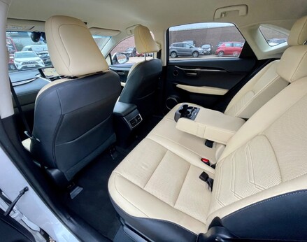 Lexus NX 300H PREMIER 65