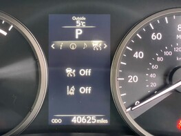 Lexus NX 300H PREMIER 23