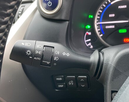 Lexus NX 300H PREMIER 54
