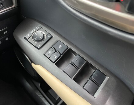 Lexus NX 300H PREMIER 57