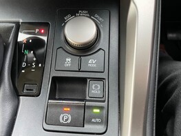 Lexus NX 300H PREMIER 47