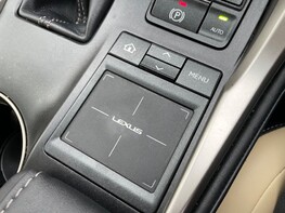 Lexus NX 300H PREMIER 49