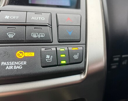 Lexus NX 300H PREMIER 44