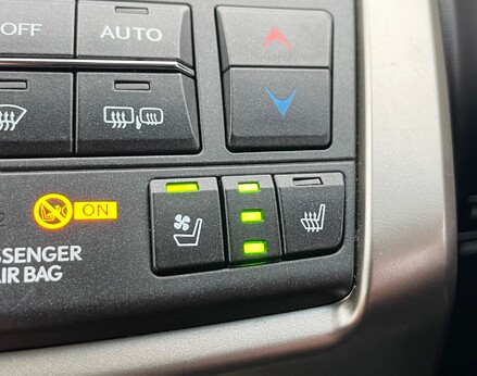 Lexus NX 300H PREMIER 42