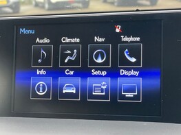 Lexus NX 300H PREMIER 26