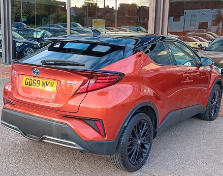 Toyota C-HR ORANGE EDITION 11