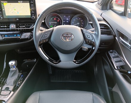 Toyota C-HR ORANGE EDITION 17