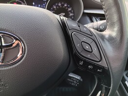 Toyota C-HR ORANGE EDITION 36