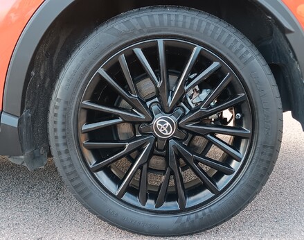 Toyota C-HR ORANGE EDITION 14