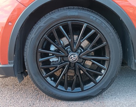 Toyota C-HR ORANGE EDITION 15