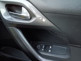 Peugeot 2008 PURETECH ACTIVE 38