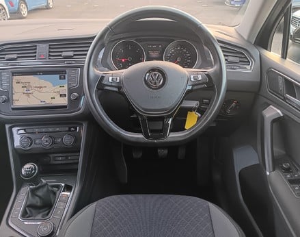 Volkswagen Tiguan SE NAV TDI BMT 4MOTION 17