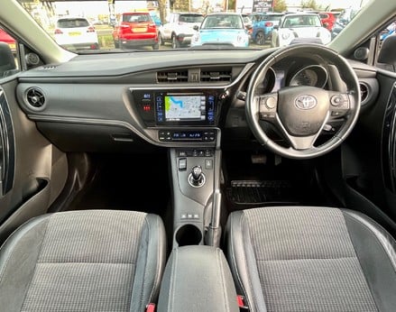 Toyota Auris VVT-I EXCEL TOURING SPORTS TSS 2
