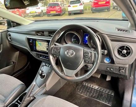 Toyota Auris VVT-I EXCEL TOURING SPORTS TSS 17