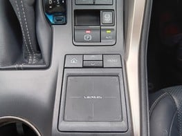 Lexus NX 300H PREMIER 33