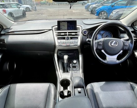 Lexus NX 300H PREMIER 2