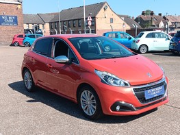 Peugeot 208 PURETECH ALLURE 4