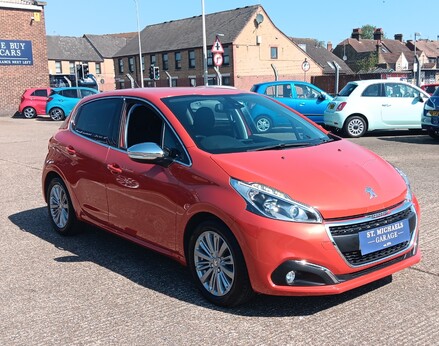 Peugeot 208 PURETECH ALLURE 4