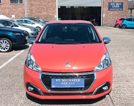 Peugeot 208 PURETECH ALLURE 5