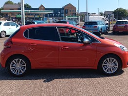 Peugeot 208 PURETECH ALLURE 10