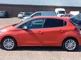 Peugeot 208 PURETECH ALLURE 11