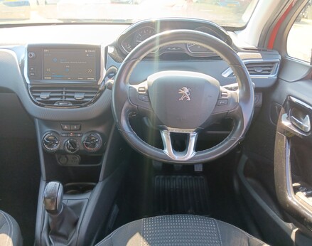 Peugeot 208 PURETECH ALLURE 18