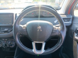 Peugeot 208 PURETECH ALLURE 19