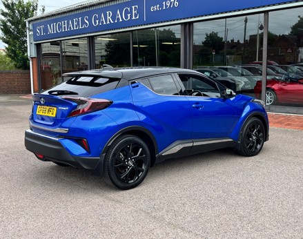 Toyota C-HR DYNAMIC 8