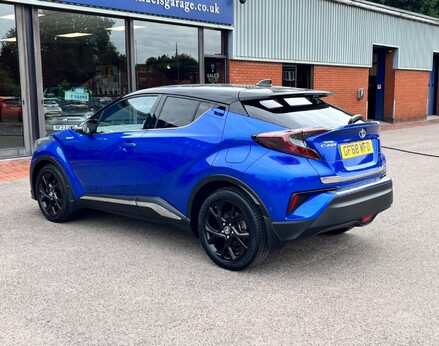 Toyota C-HR DYNAMIC 9