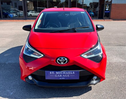 Toyota Aygo VVT-I X-TREND X-SHIFT TSS 5