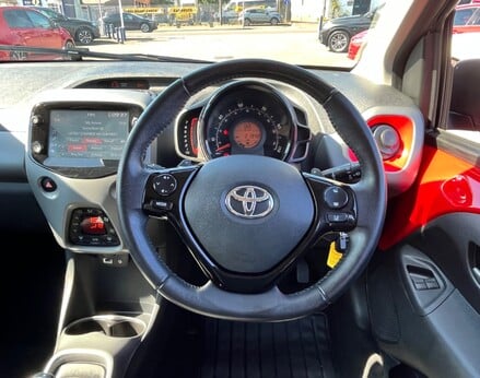 Toyota Aygo VVT-I X-TREND X-SHIFT TSS 19