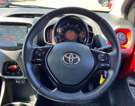 Toyota Aygo VVT-I X-TREND X-SHIFT TSS 20