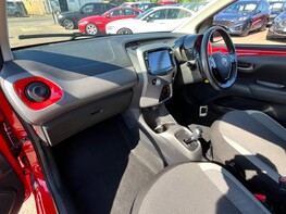 Toyota Aygo VVT-I X-TREND X-SHIFT TSS 17