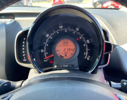 Toyota Aygo VVT-I X-TREND X-SHIFT TSS 21