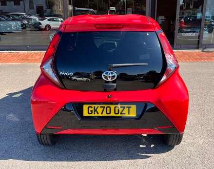 Toyota Aygo VVT-I X-TREND X-SHIFT TSS 6