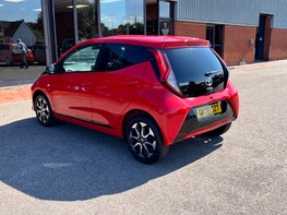 Toyota Aygo VVT-I X-TREND X-SHIFT TSS 9