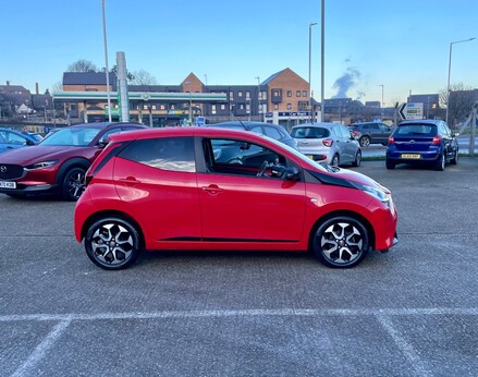 Toyota Aygo VVT-I X-TREND X-SHIFT TSS 9