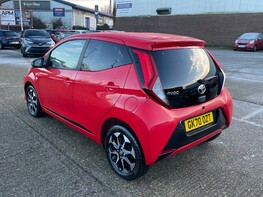 Toyota Aygo VVT-I X-TREND X-SHIFT TSS 8