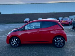 Toyota Aygo VVT-I X-TREND X-SHIFT TSS 10