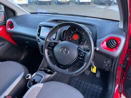 Toyota Aygo VVT-I X-TREND X-SHIFT TSS 16