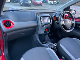 Toyota Aygo VVT-I X-TREND X-SHIFT TSS 21