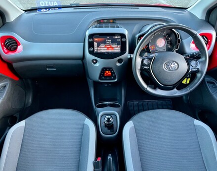 Toyota Aygo VVT-I X-TREND X-SHIFT TSS 2