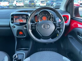 Toyota Aygo VVT-I X-TREND X-SHIFT TSS 17