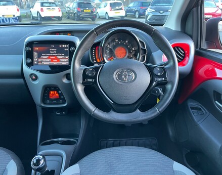 Toyota Aygo VVT-I X-TREND X-SHIFT TSS 17