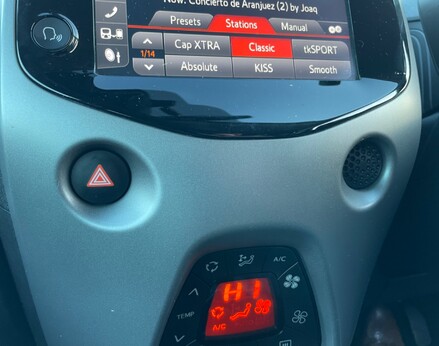 Toyota Aygo VVT-I X-TREND X-SHIFT TSS 36