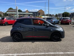 Toyota Aygo VVT-I X-PRESS 10