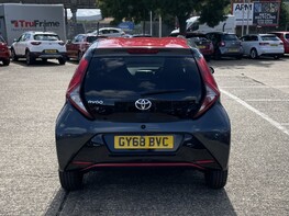 Toyota Aygo VVT-I X-PRESS 6